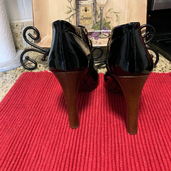Tory Burch, Black Patent Leather Ankle Boots, Size 10 - Picture 4 of 5